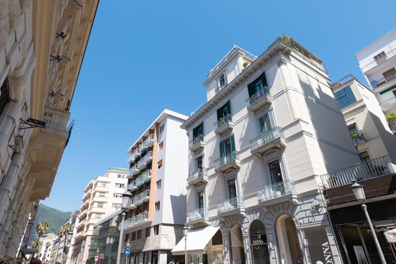 Apartamento Relais Palazzo Olimpia - Corso Vittorio Emanuele Salerno Exterior foto